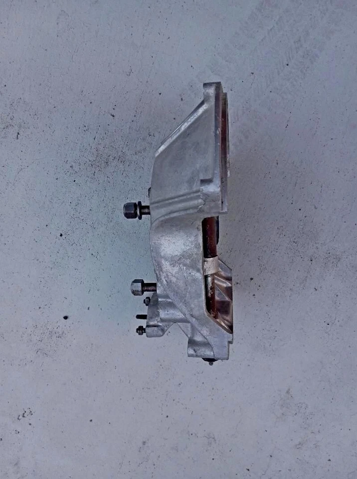 Maserati Sebring II, Mistral, carcasa de campana de transmisión con brazo de disco desechable Foto 3 de 4