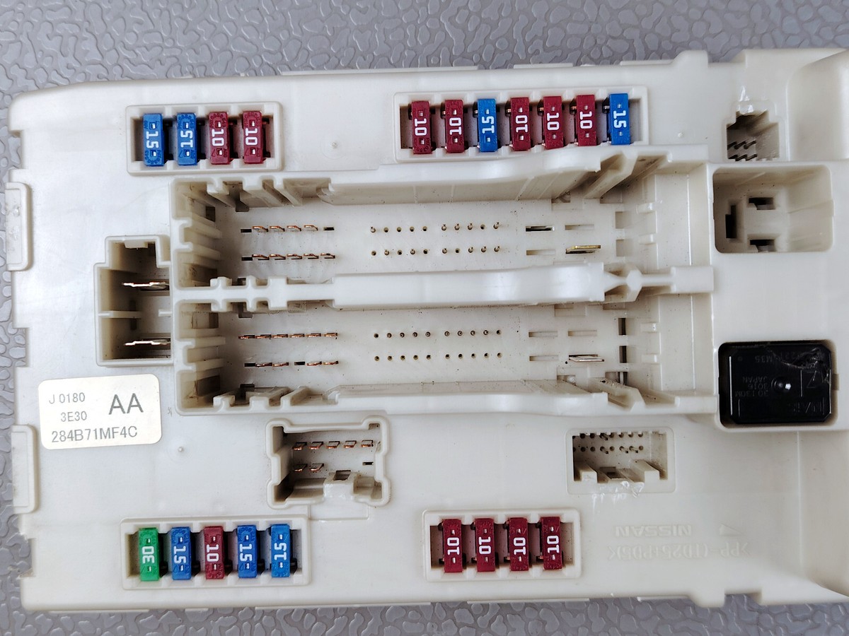 2009 2011 NISSAN Fuga / Q70 2.5 3.5 iPDM fuse box Controller