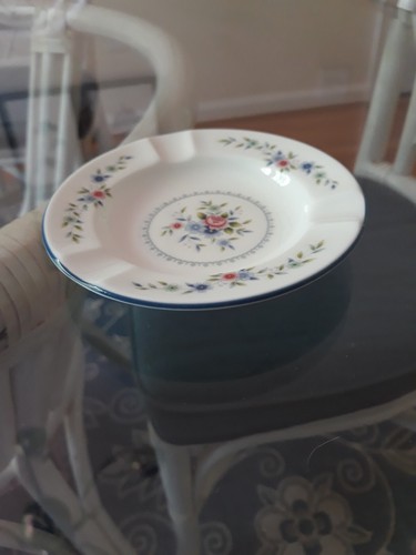 Wedgwood Rosedale Ashtray or Jewelry Dish 4.5" Round, Bone China - Picture 2 of 4