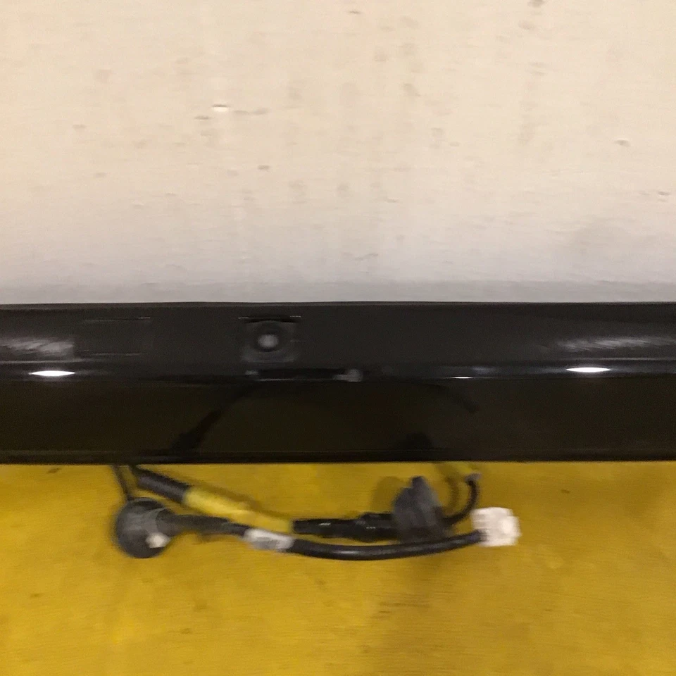 Infiniti QX60 2022-2024 puerta levadiza trasera acabado moldura con cámara 908166SA0B OEM Foto 3 de 4