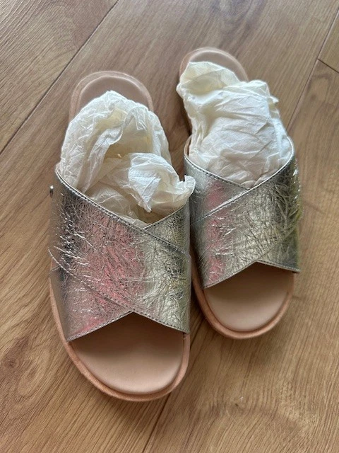 UGG JONI SANDALI SCARPE SLIDES SLIDERS BALLERINE INFRADITO ARGENTO METALLIZZATO 4 37