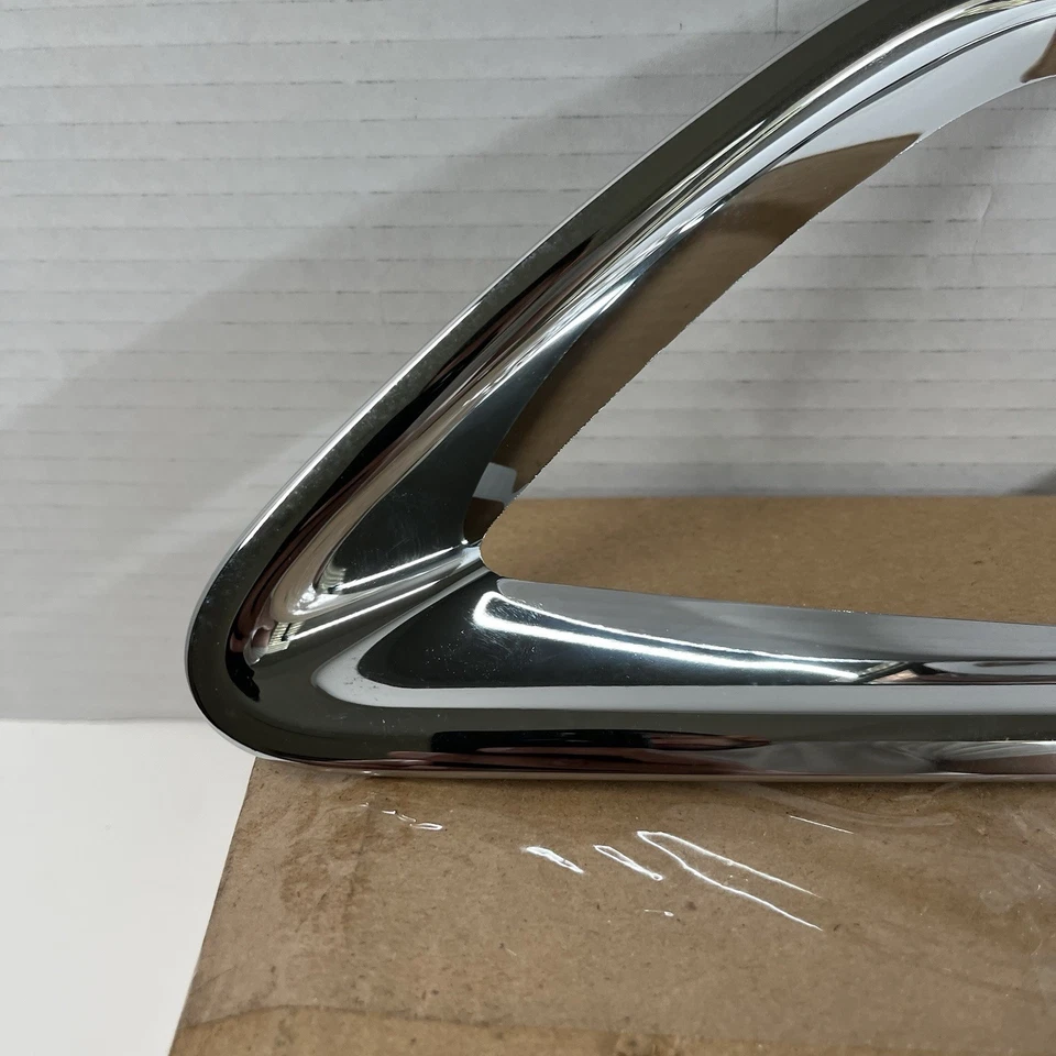 NEW 2005 - 2009 SAAB 9-7X RIGHT SIDE GRILL BEZEL 15253400 OEM - Image 3 of 4