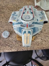 Star Trek USS Defiant Vehicle 1997 Playmates WORKING SOUND LIGHTS & STAND