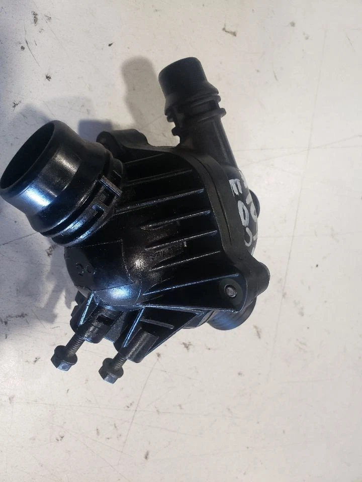 Termostato líquido de arrefecimento do motor - 2009 BMW 135i E82 - OEM  - Imagem 2 de 4