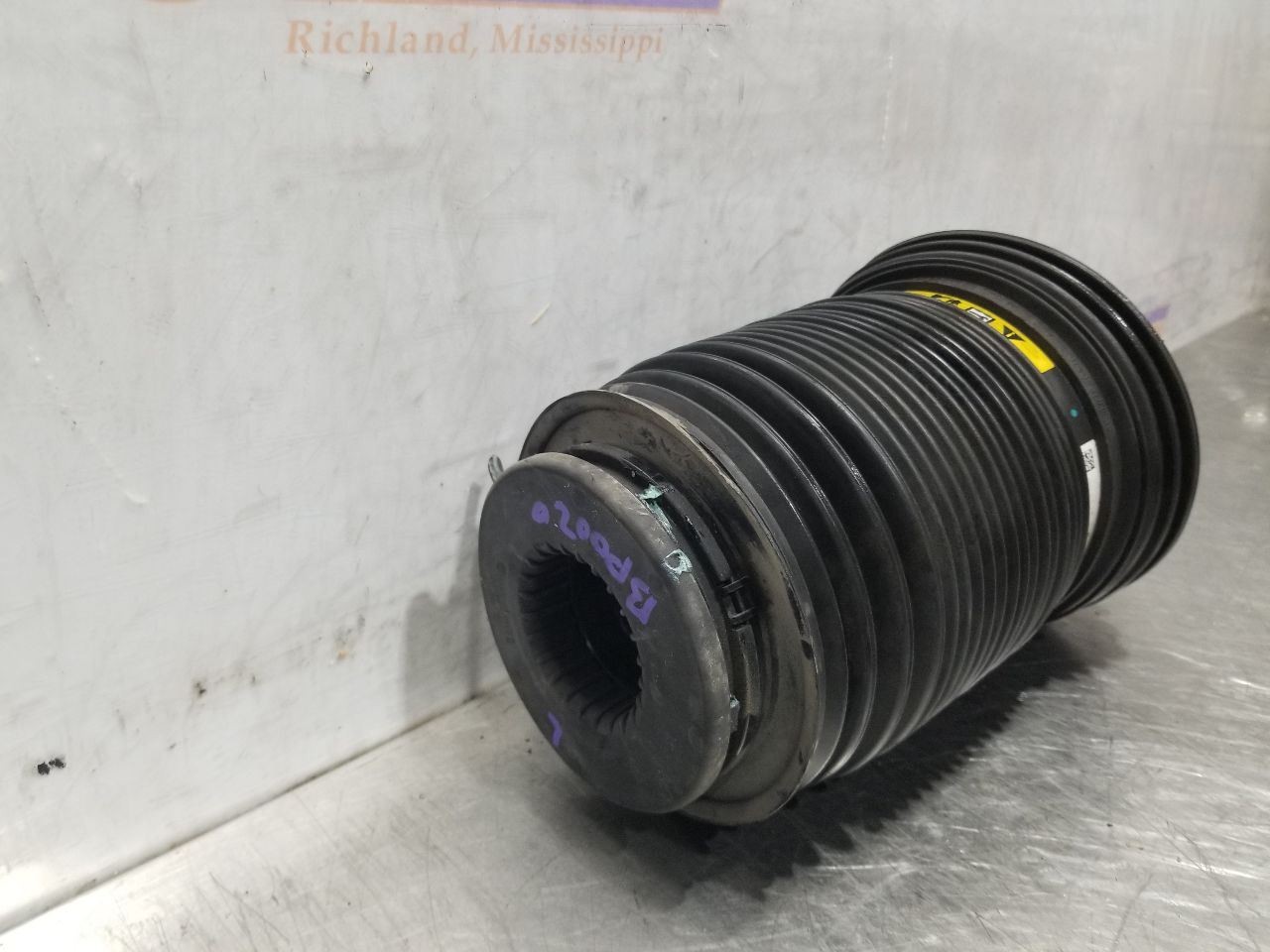 Maserati Levante 2022-2022 REAR+LEFT Air spring