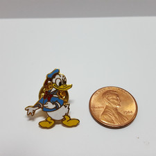 Vintage 1980s Walt Disney Productions WDP Donald Duck Enamel Hat Lapel Pin