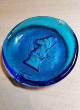Cenicero de ajedrez de caballero arte vidrio azul cobalto vintage años 60 grueso pesado MCM prensado