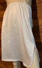 VINTAGE WONDERMAID IVORY SIZE SMALL HALF SLIP   #12635