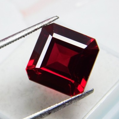 Natürlicher Red Painite 16,50 Ct Radiant Cut IGL Zertifiziert Lose Edelstein