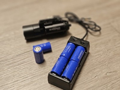 Surefire X300U Tactical Light With Rechargeable Battery & Charger