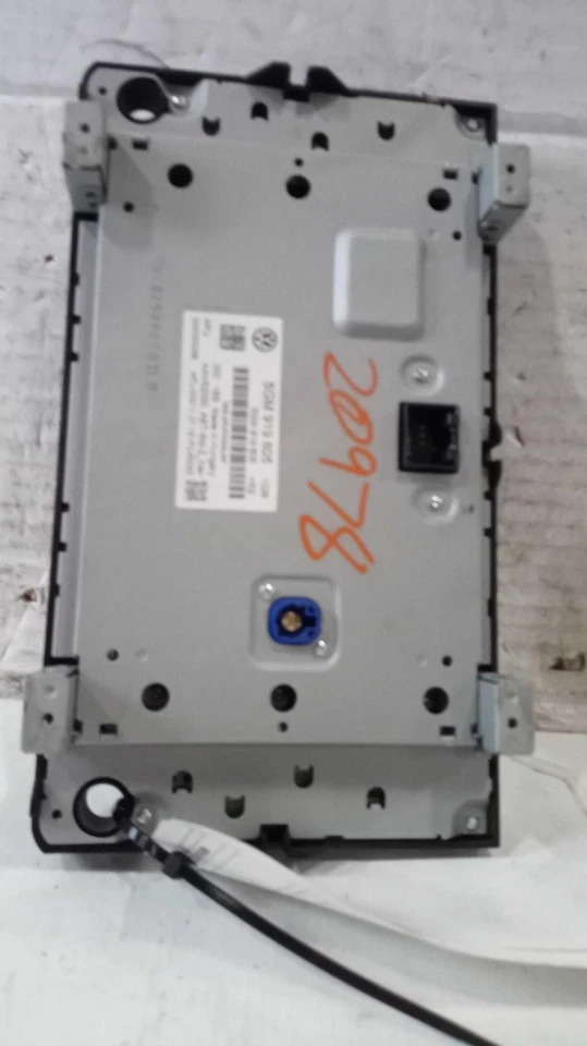 2016 Volkswagen Golf Infotainment Display OEM Red 120K Miles NJ25-20978-509784 - Image 3 of 4