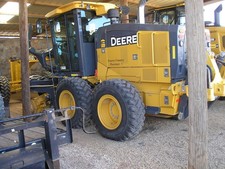 John Deere 772G MOTOR GRADER with 6WD and chromed moldboard- VERY LOW HOURS