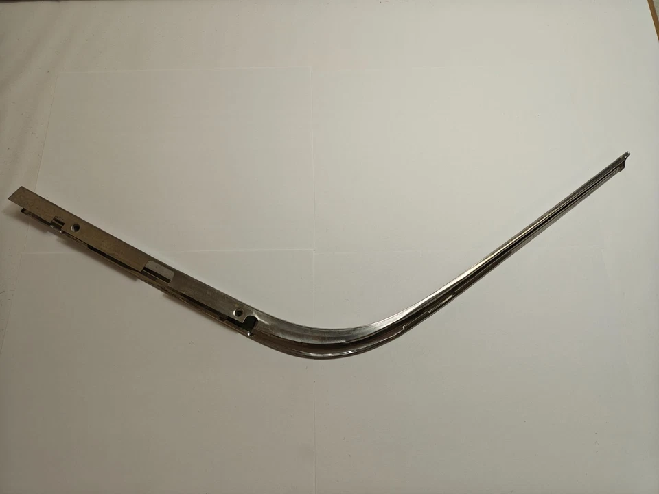 1967 - 1968 年克莱斯勒左前四分之一面板皮带镀铬成型 2807983 NOS。 — 第 4/4 张图片