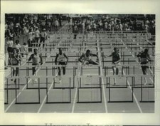 1979 Press Photo American track hurdler Renaldo Nehemiah and competitors