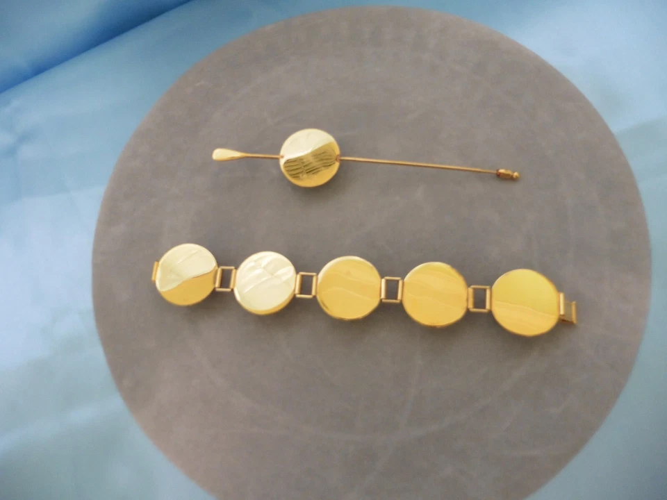 Vintage Lalique Crystal Green Cabochon Linked Bracelet & Hat Pin Nerita France - Image 3 of 4