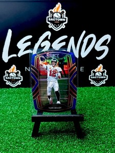 2020 Panini Select Tom Brady #201 Club Level Die Cut  Blue Prizm Buccaneers