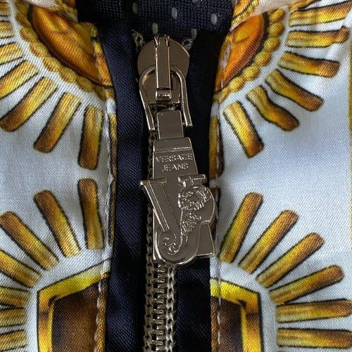 VERSACE JEANS Chaqueta Bomber Estampada Barroca Negra Oro Blanco - Imagen 9 de 14