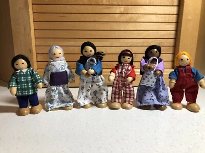 2002 The Children's Group Inc. Wooden-Poseable Doll Set-Fabric Clothes-Dollhouse