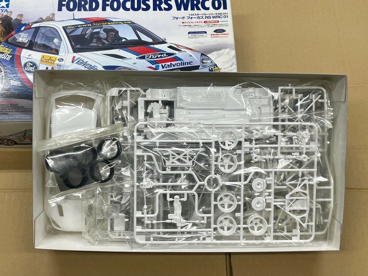 VERY RARE 1/24 Scale FORD FOCUS RS WRC '01 Plastic model car VERY RARE 1/24 Scale FORD FOCUS RS WRC '01 Plastic model car