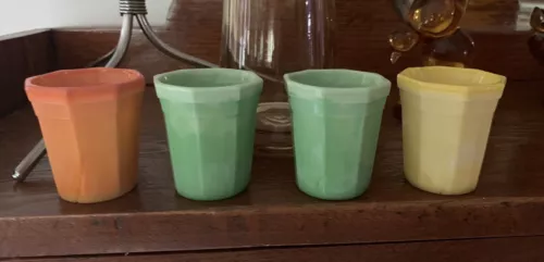 VINTAGE 1940s Akro Agate  SLAG GLASS CUP- 2" tall shot glass