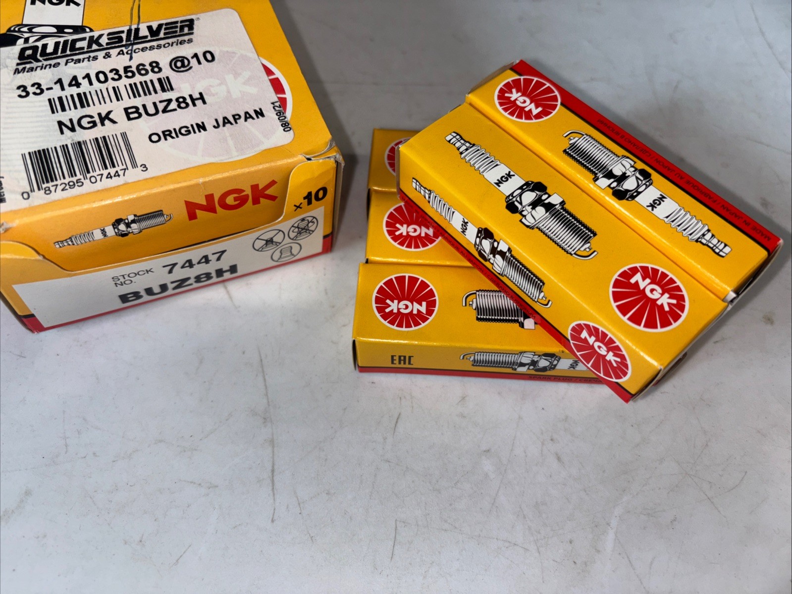 33-14103568 NEW LOT OF 5 GENUINE MERCURY QUICKSILVER SPARK PLUGS BUZ8H LOT P5