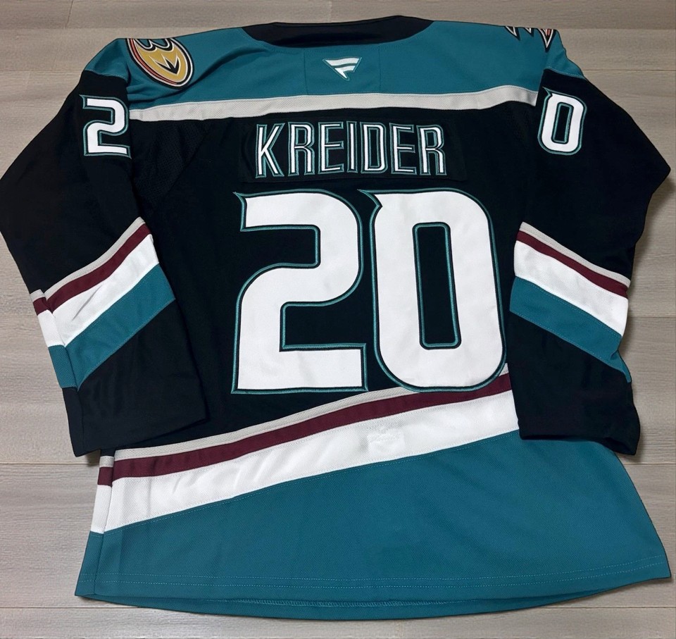 The Anaheim Ducks are bringing back the Mighty Ducks themed jerseys for their 25th anniversary season. (via @AnaheimDucks The Anaheim Ducks are bringing back the Mighty Ducks themed jerseys for their 25th anniversary season. (via @AnaheimDucks