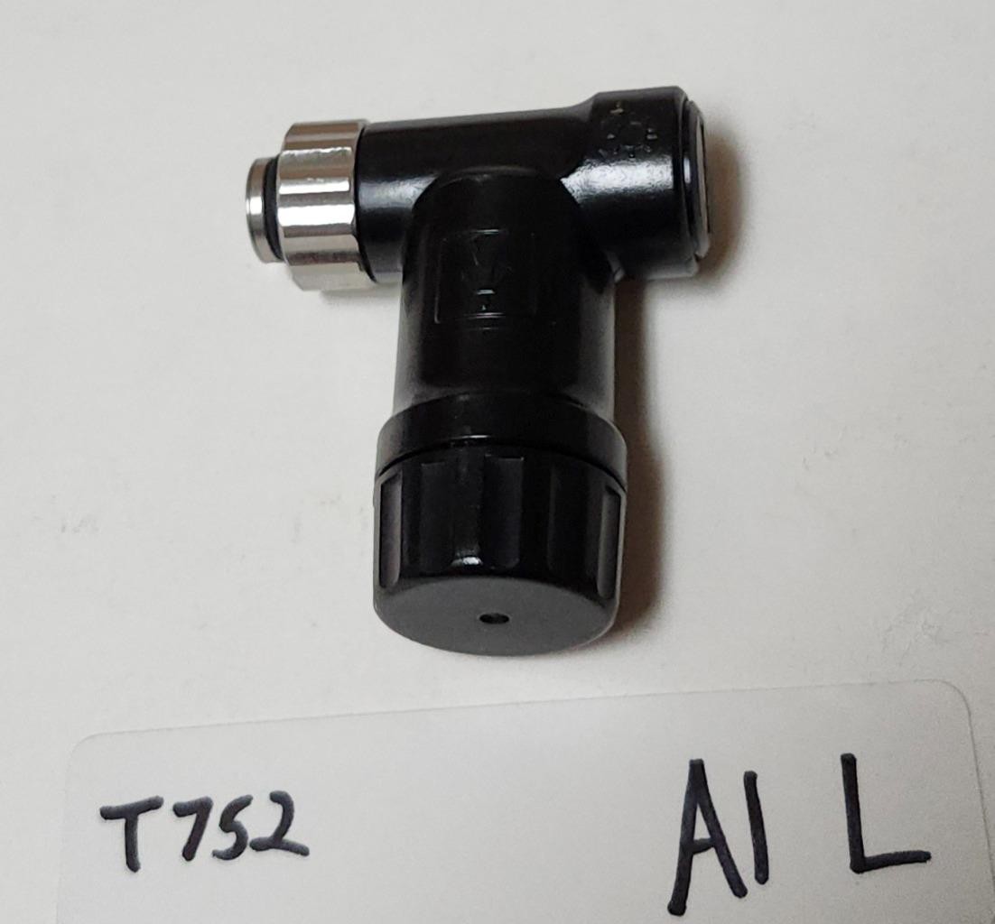 OLYMPUS MAJ-524 MINIATURE PORTABLE ENDOSCOPIC LIGHT SOURCE ! T752 A1 L