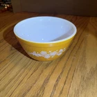 Vintage Pyrex Butterfly Gold Flower  1 1/2pt. 401  Bowl