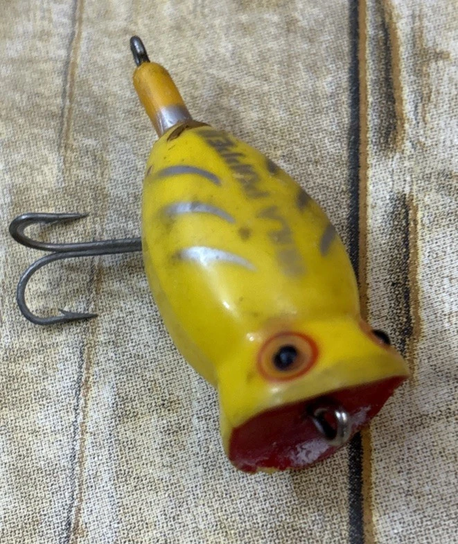Isca de pesca Hula Popper vintage Fred Arbogast amarela - Imagem 3 de 4