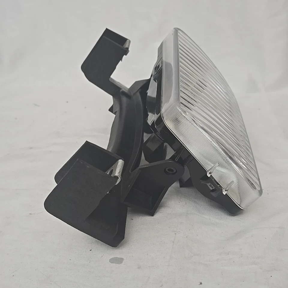 Left Driver Side Fog Lamp Light W/ Bulb NI2592104 For 1998-1999 Nissan Altima  - Image 4 of 4