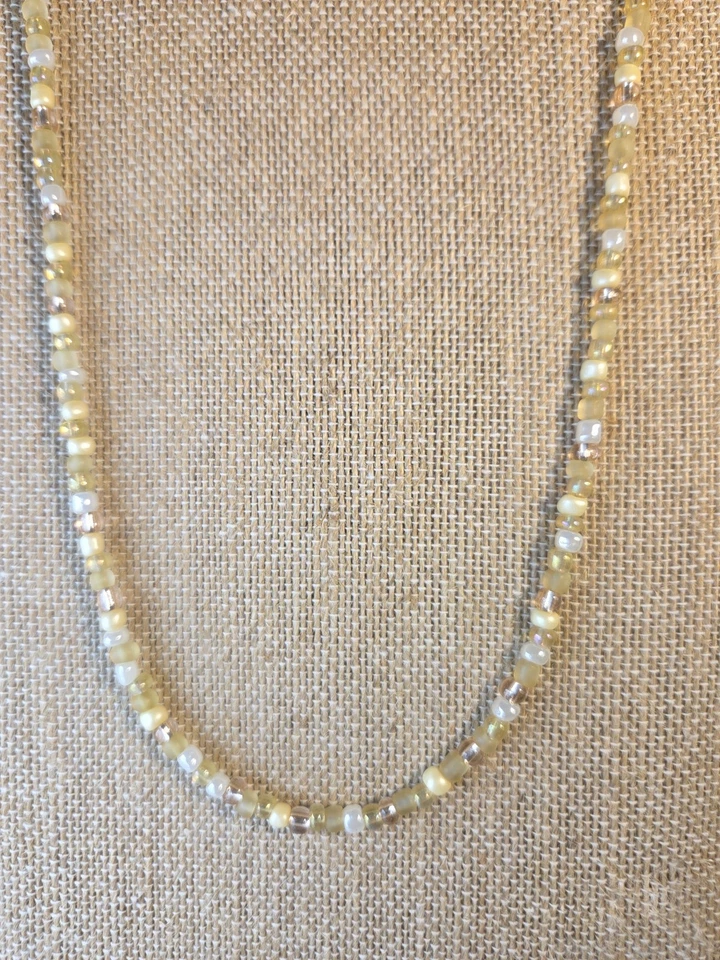 Collar de Cuentas Hecho a Mano Boho Buttercream Amarillo Perla Cuentas de Vidrio Multicolor Foto 4 de 4