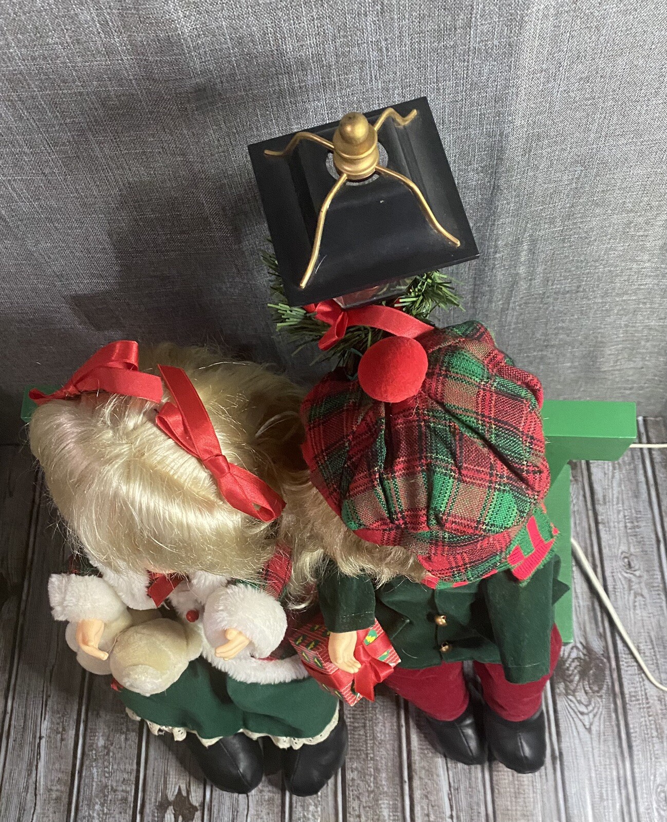 VTG Animated Christmas Girl & Boy On Bench Lamp Post Motion Light
