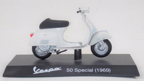 MAISTO 1969 VESPA 50 SPECIAL WHITE PIAGGIO VINTAGE SCOOTER L\u003d4\
