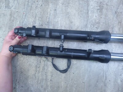1988 Kawasaki ZX750 F Ninja K782) left and right front forks