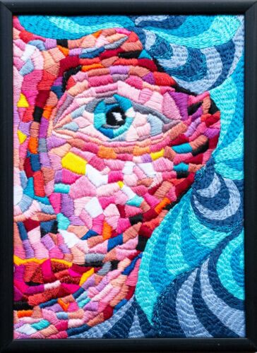 Embroidery wall art Woman face mosaic Framed room decor Handmade faber portrait - Afbeelding 1 van 9
