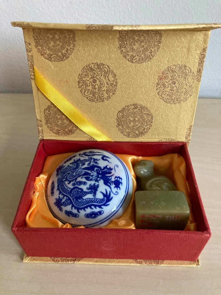 SELLO CHINO DE COLECCIÓN CON PIEDRA DE JABÓN MONO VERDE Y OLLA DE TINTA ROJA Foto 3 de 4