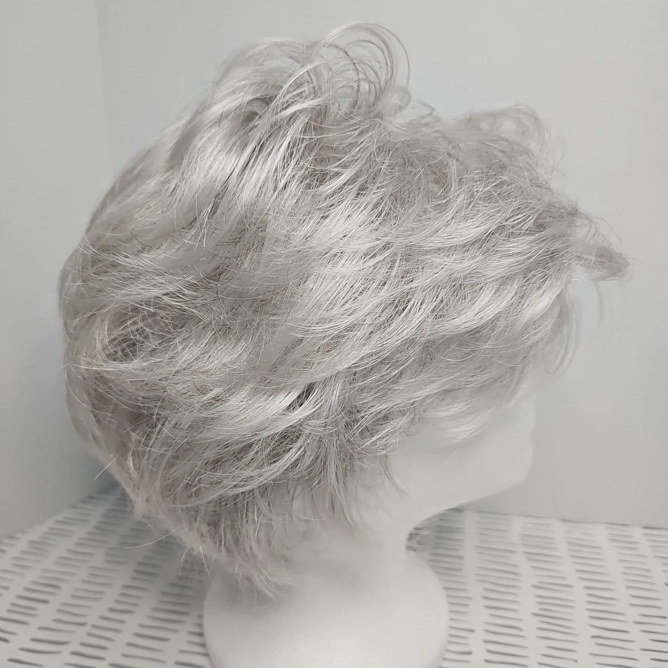 Peluca corta gris Henry Margu tapa abierta monofilamento sintético corto  Foto 3 de 4