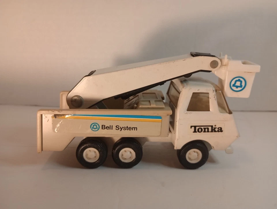 Vtg. 1979 Tonka Bell Phone System Bucket Truck, Van, Trailer & Accessories... - Image 2 of 4