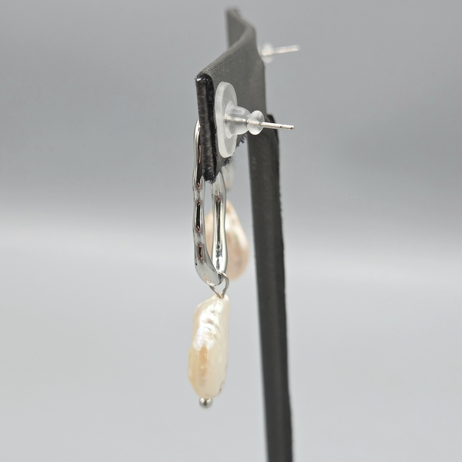 Sterling Silver Hammered Abstract Loop White Baro… - image 6