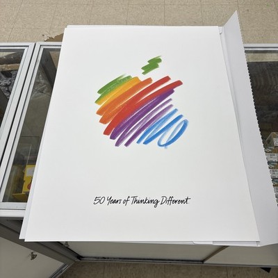 Apple 50周年記念　ポスター Apple 50 Years of Thinking Different Commemorative Poster and Pin