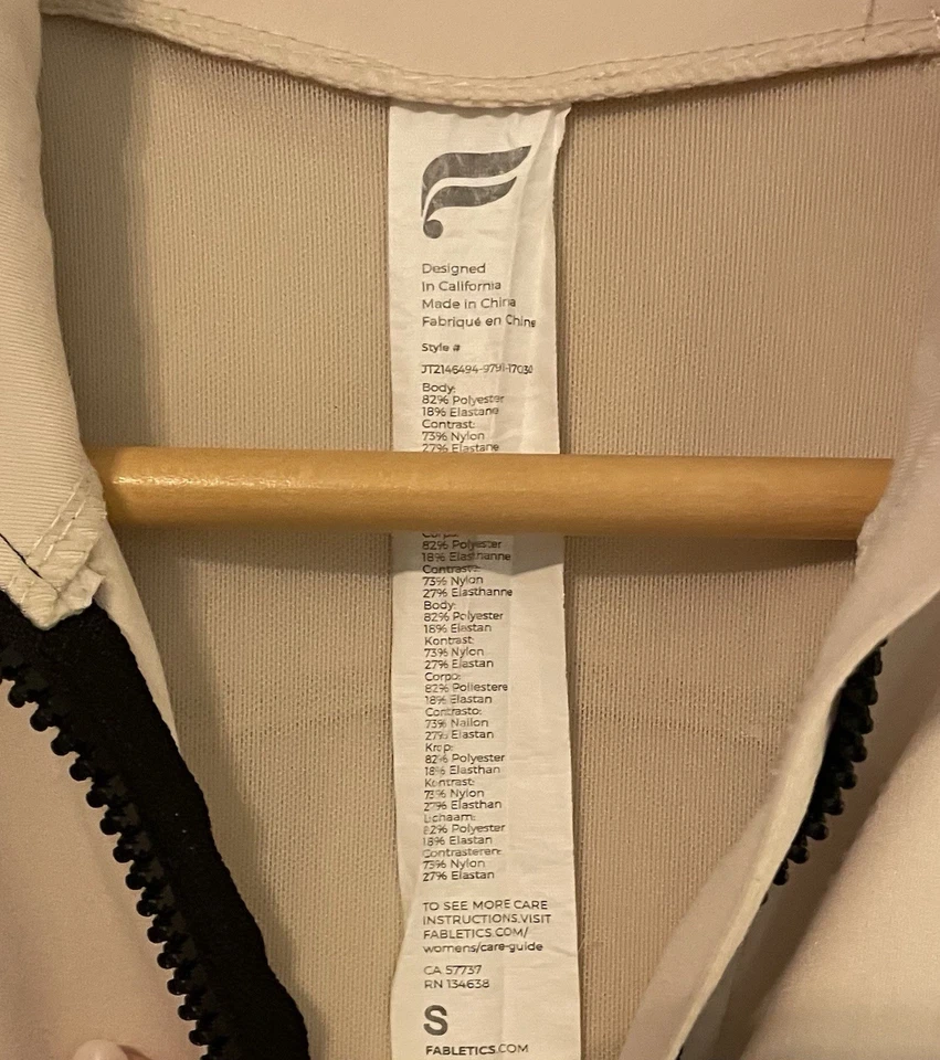 Chaqueta Fabletics Trinity Cold Weather Performance Crema Talla Pequeña Foto 2 de 3