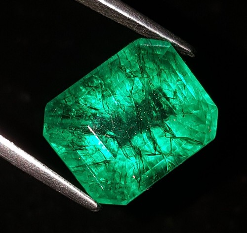 Emeraude naturelle de Colombie de 10,92 carats avec certificat. - Imagen 3 de 4