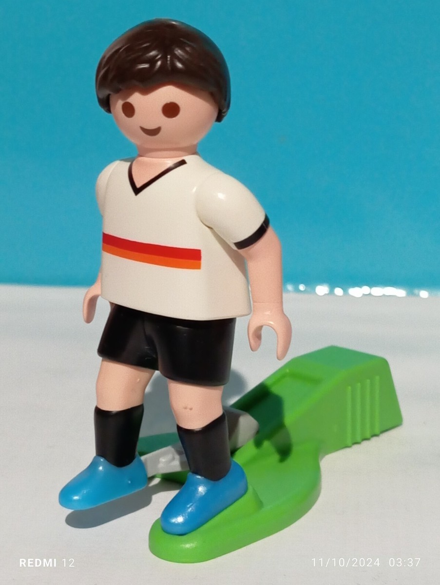 PLAYMOBIL FIGURE FOOTBALLER GERMAN PLAYER FOOTBALL REF 6857 9298 6893  GERMANY