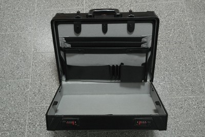 SET DA VIAGGIO in pelle The Bridge (Borsone, Valigia 48 ore, Necessaire)  EUR 650,00 - PicClick IT