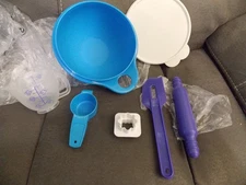NEW Tupperware Kids 6 Piece Baking Set Thatsa Bowl Measuring Cup Spatula Rolling