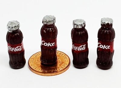 Dolls House 4 Small Coke Bottles Tumdee 1:12 Scale Pub Bar Cafe Shop Cola Drink