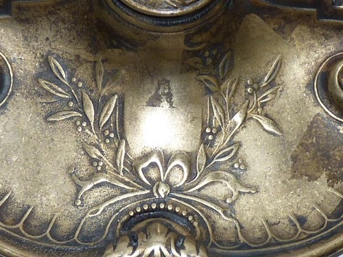 Antique c1900 European Brass Inkwell, Scrolled Repousse Decoration, W 16.2 cm - Picture 2 of 10