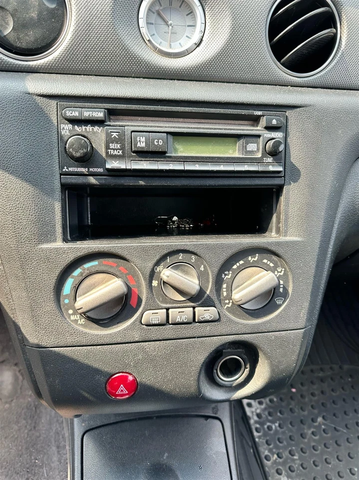 Used Rear Left Door Assembly Rear Side fits: 2004 Mitsubishi Outlander electric Foto 3 de 4