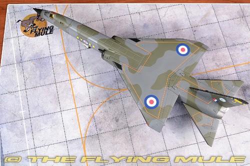 Corgi 1:72 TSR.2 RAF No.40 Sqn XS954 "What If?" paint scheme - Picture 7 of 8