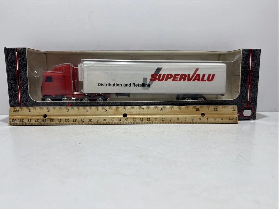 Vintage 1997 ERTL SuperValu Distribution & Retailing Tractor Trailer 1:64 #T751 - Image 2 of 4